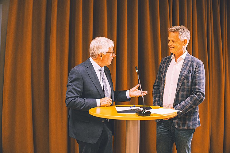 FIA signering Agder fylkeskommune_Arne Thomassen og Trond M Backer_Helena Frustøl Andås (1 av 1).jpg