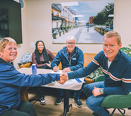 Signering FiA-garanti hos Blaa Kors_Henrik Kyte Assmann (1 av 1)-2.jpg