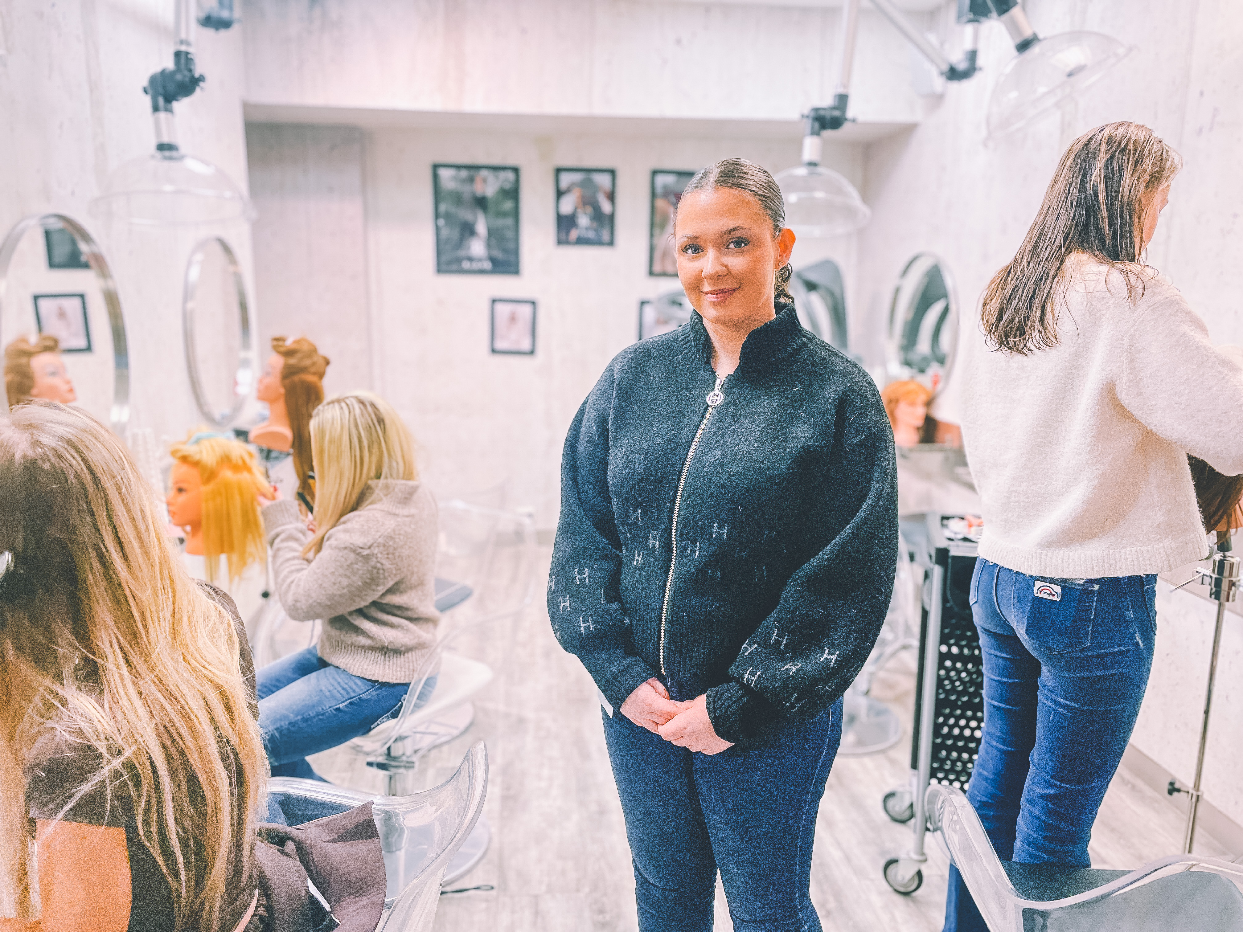 Majas Salong_lærling Anna Carolina_Helena Frustøl Andås (1 av 1)-2.jpg