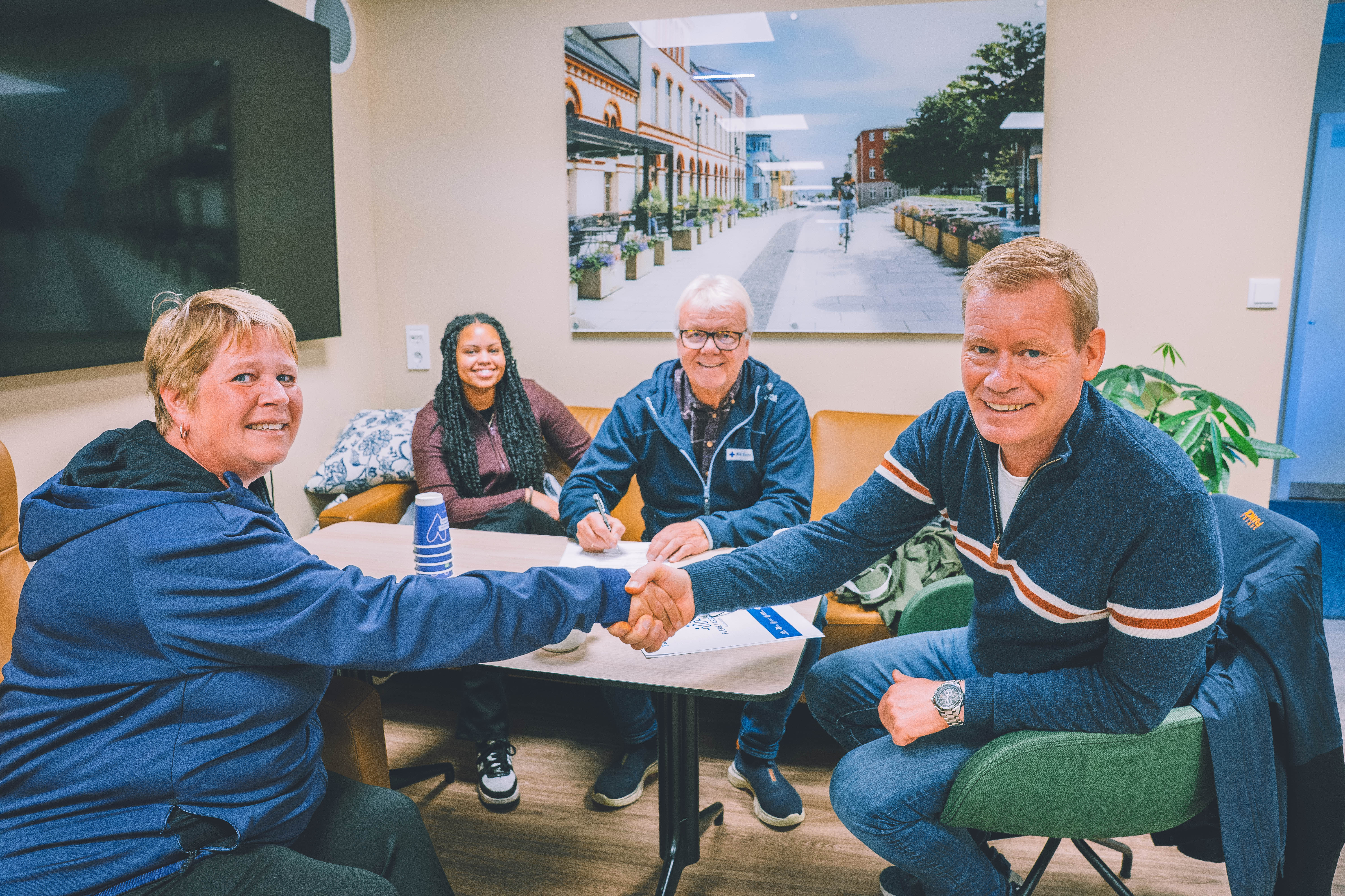 Signering FiA-garanti hos Blaa Kors_Henrik Kyte Assmann (1 av 1)-2.jpg