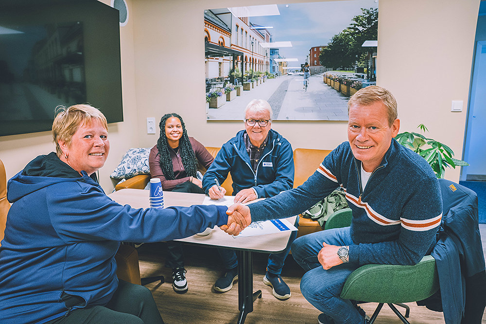 Signering FiA-garanti hos Blaa Kors_Henrik Kyte Assmann (1 av 1)-2.jpg